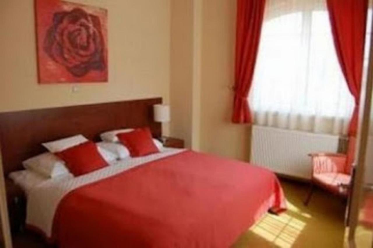 Staff Guest House Nyíregyháza Zewnętrze zdjęcie