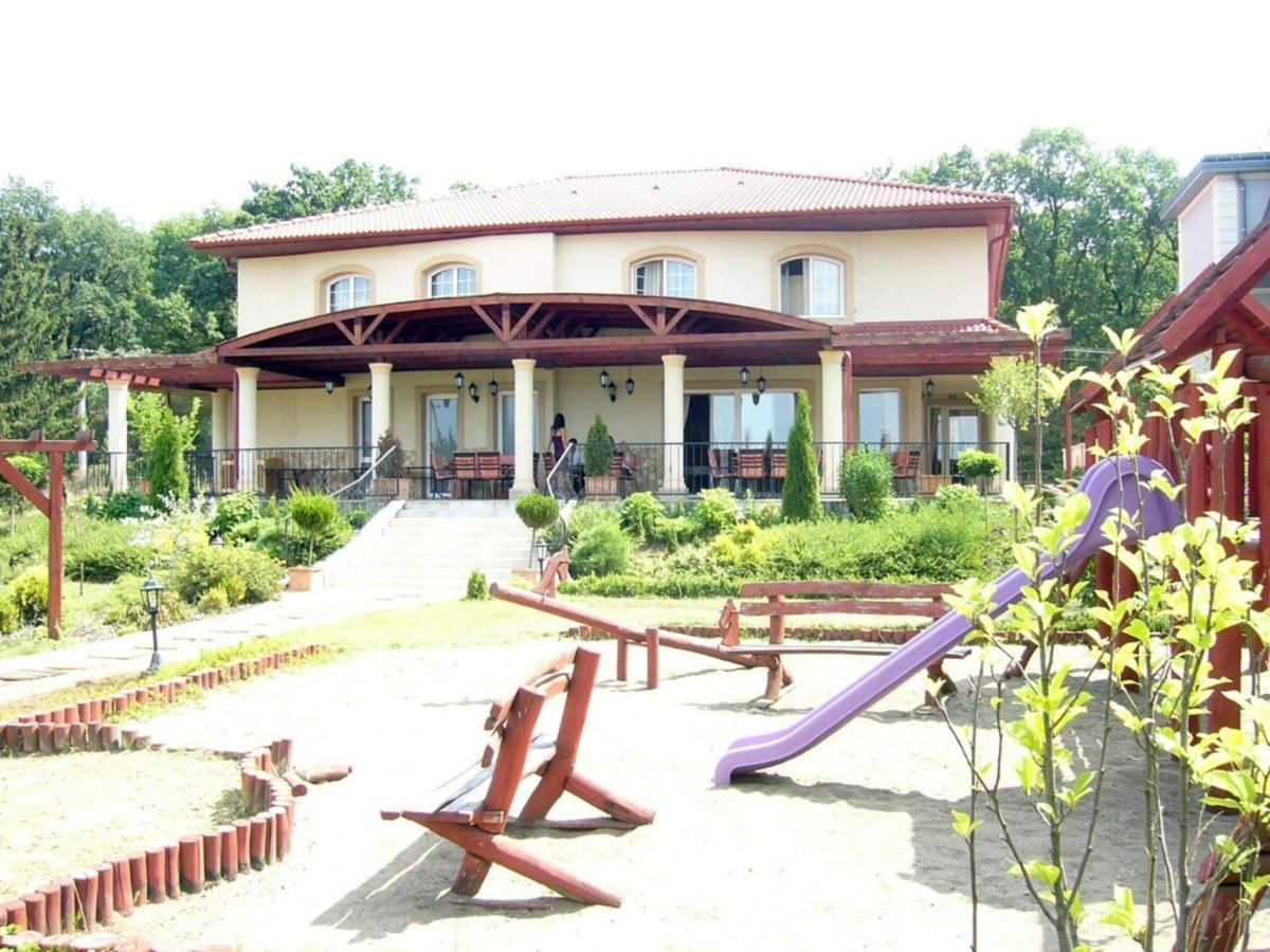 Staff Guest House Nyíregyháza Zewnętrze zdjęcie